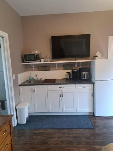 Studio Suite close to Boundary District Hospital - Grand Forks, BC